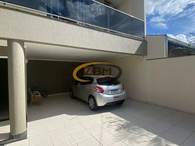 Sobrado com 258m² 4 quartos e 4 banheiros, à venda, no bairro São Pedro em Londrina