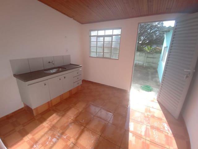 Casa com 80m² 2 quartos e 1 banheiro, para alugar, no bairro Vila Nossa Senhora de Fátima em São João da Boa Vista