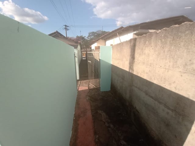 Casa com 80m² 2 quartos e 1 banheiro, para alugar, no bairro Vila Nossa Senhora de Fátima em São João da Boa Vista