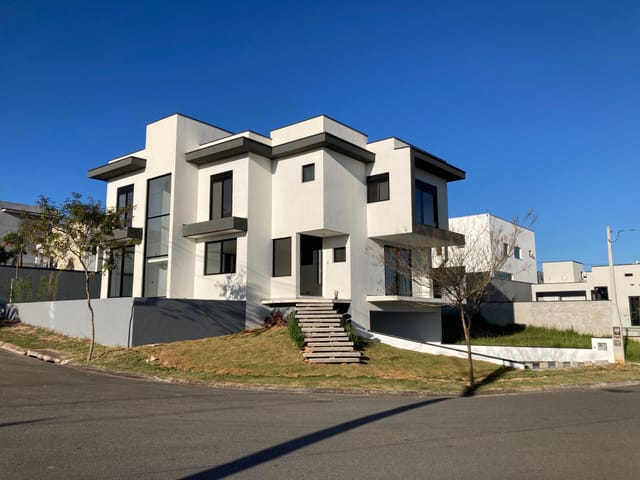 Casa com 340m² 4 quartos e 4 banheiros, à venda, no bairro Jardim São Pedro em Mogi das Cruzes