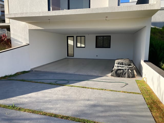 Casa com 340m² 4 quartos e 4 banheiros, à venda, no bairro Jardim São Pedro em Mogi das Cruzes