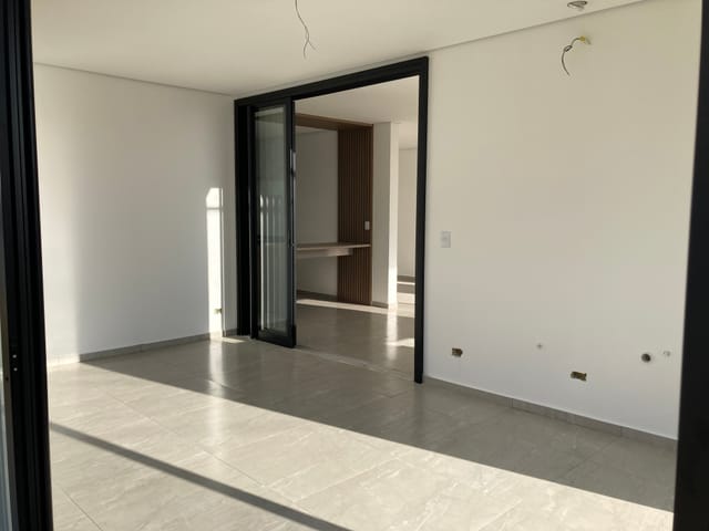 Casa com 340m² 4 quartos e 4 banheiros, à venda, no bairro Jardim São Pedro em Mogi das Cruzes
