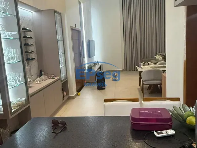 Casa com 250m² 3 quartos e 4 banheiros, à venda, no bairro Conjunto Habitacional Alexandre Urbanas em Londrina