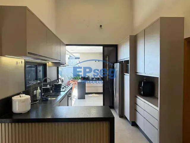 Casa com 250m² 3 quartos e 4 banheiros, à venda, no bairro Conjunto Habitacional Alexandre Urbanas em Londrina