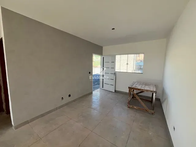 Casa 2 quartos e 1 banheiro, à venda, no bairro Conjunto Vivi Xavier em Londrina