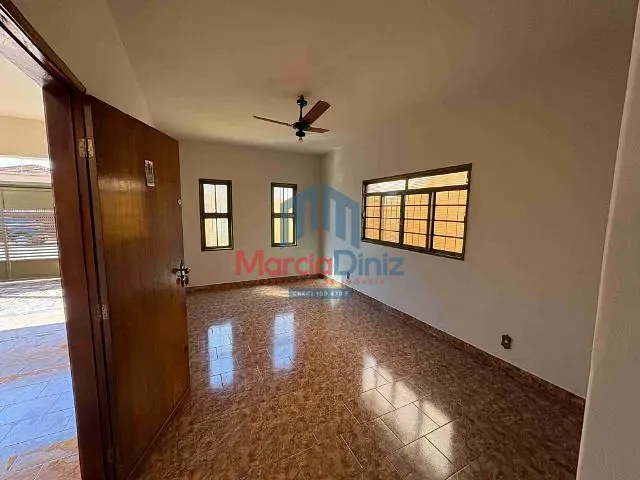 Casa com 250m² 3 quartos e 1 banheiro, à venda, no bairro Cidade Universitária em Ituverava
