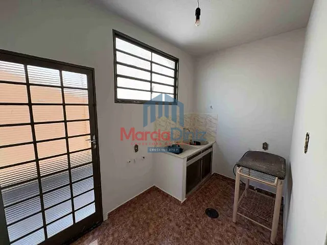 Casa com 250m² 3 quartos e 1 banheiro, à venda, no bairro Cidade Universitária em Ituverava