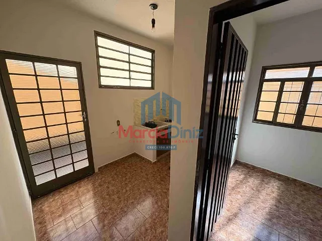 Casa com 250m² 3 quartos e 1 banheiro, à venda, no bairro Cidade Universitária em Ituverava