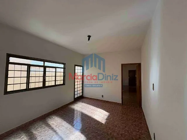Casa com 250m² 3 quartos e 1 banheiro, à venda, no bairro Cidade Universitária em Ituverava