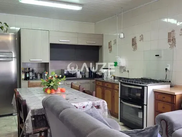 Casa com 220m² 3 quartos e 2 banheiros, à venda, no bairro Xaxim em Curitiba
