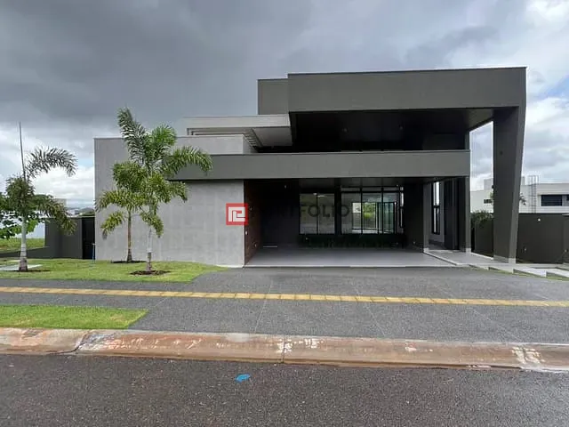 Casa com 640m² 4 quartos e 6 banheiros, à venda, no bairro Parque Cidade em Goiânia