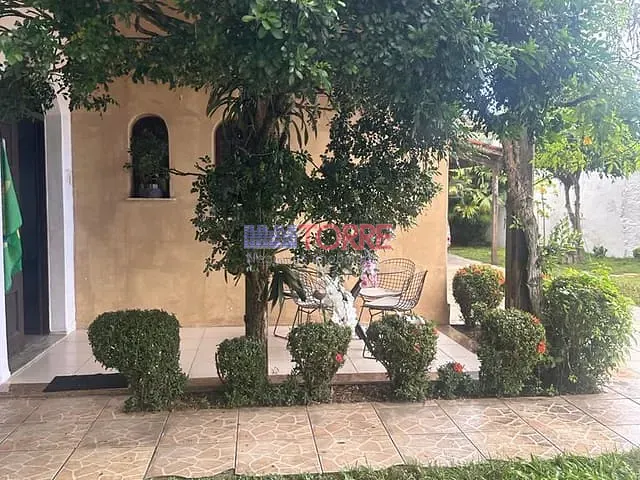 Casa 4 quartos e 4 banheiros, à venda ou para alugar, no bairro Jardim Savóia em Ilhéus