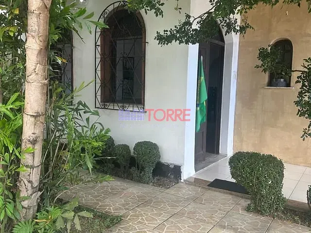 Casa 4 quartos e 4 banheiros, à venda ou para alugar, no bairro Jardim Savóia em Ilhéus