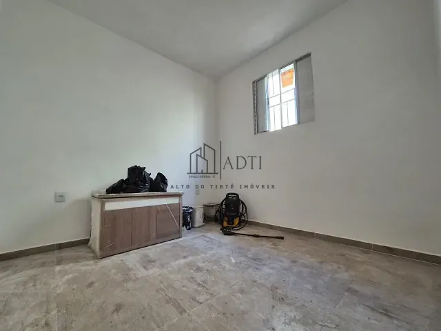 Casa 2 quartos e 1 banheiro, para alugar, no bairro Jardim Aeroporto I em Mogi das Cruzes
