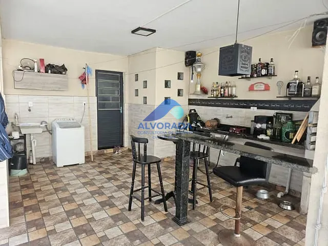 Casa com 300m² 3 quartos e 2 banheiros, à venda, no bairro Santana em São José dos Campos