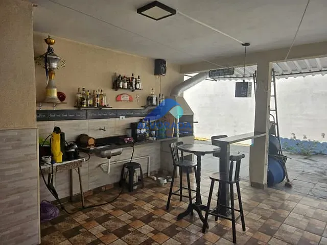 Casa com 300m² 3 quartos e 2 banheiros, à venda, no bairro Santana em São José dos Campos