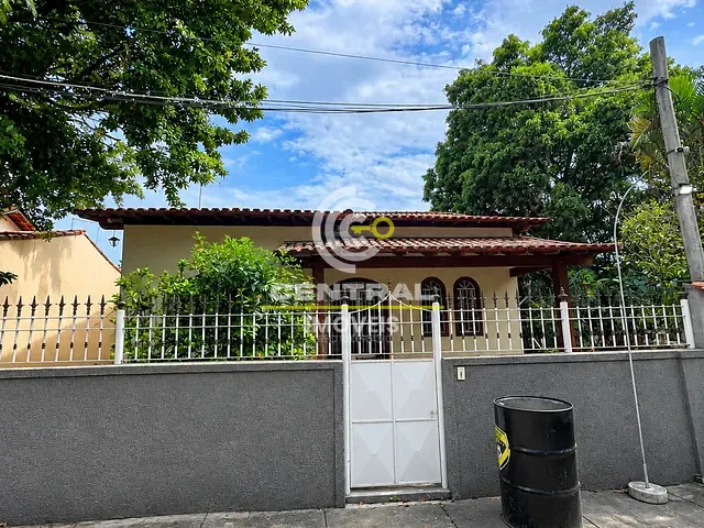 Casa 2 quartos e 2 banheiros, para alugar, no bairro Centro em Itaboraí