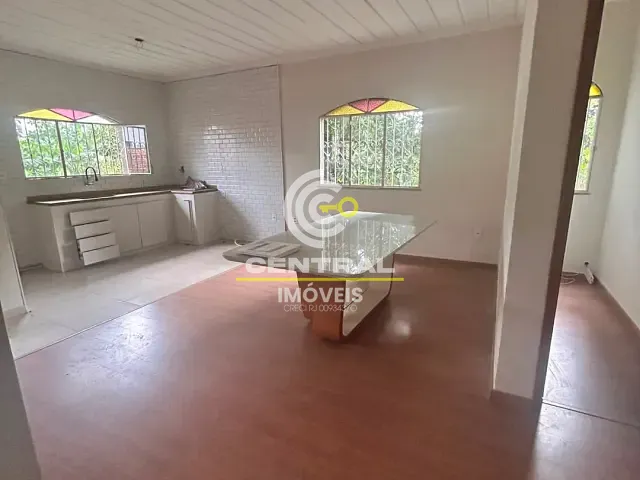 Casa 2 quartos e 2 banheiros, para alugar, no bairro Centro em Itaboraí