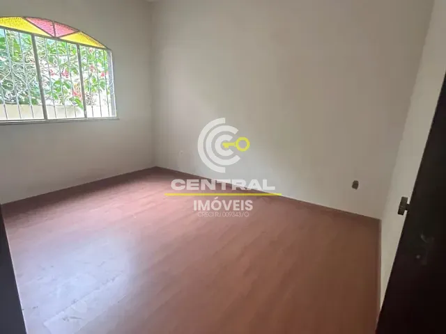 Casa 2 quartos e 2 banheiros, para alugar, no bairro Centro em Itaboraí