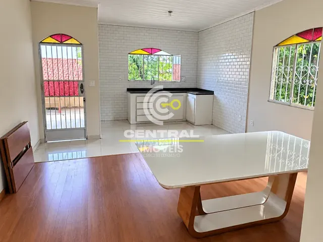 Casa 2 quartos e 2 banheiros, para alugar, no bairro Centro em Itaboraí