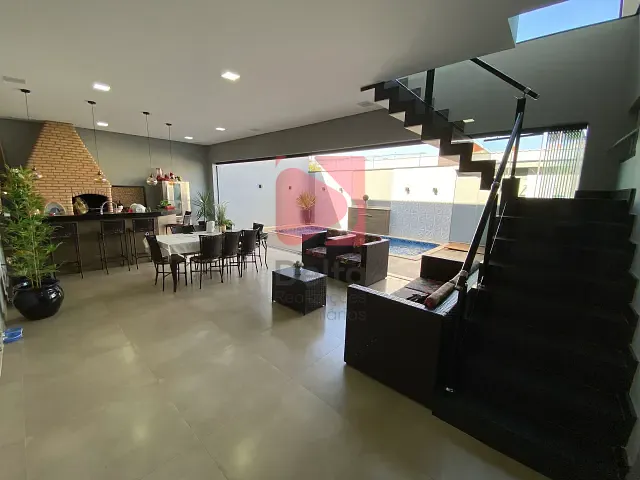 Casa 3 quartos e 4 banheiros, à venda, no bairro Rosário em Pirassununga