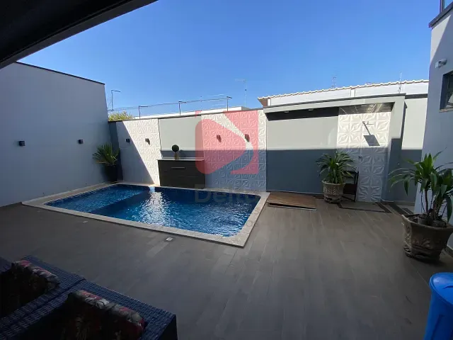 Casa 3 quartos e 4 banheiros, à venda, no bairro Rosário em Pirassununga