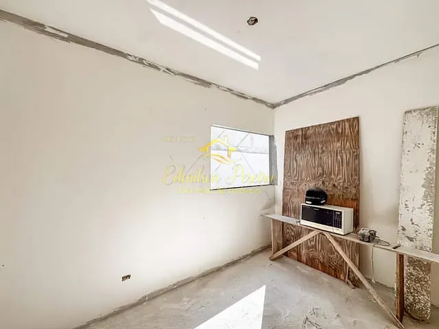 Casa com 125m² 2 quartos e 1 banheiro, à venda, no bairro Jardim Pequena Londres em Londrina