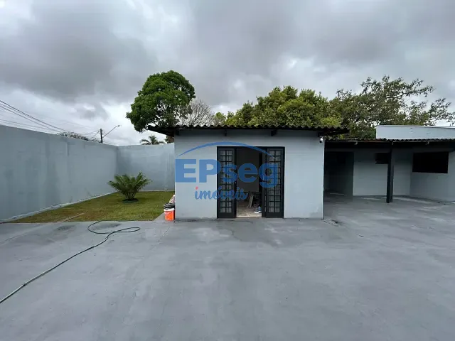 Casa com 300m² 3 quartos e 2 banheiros, à venda, no bairro San Conrado em Londrina