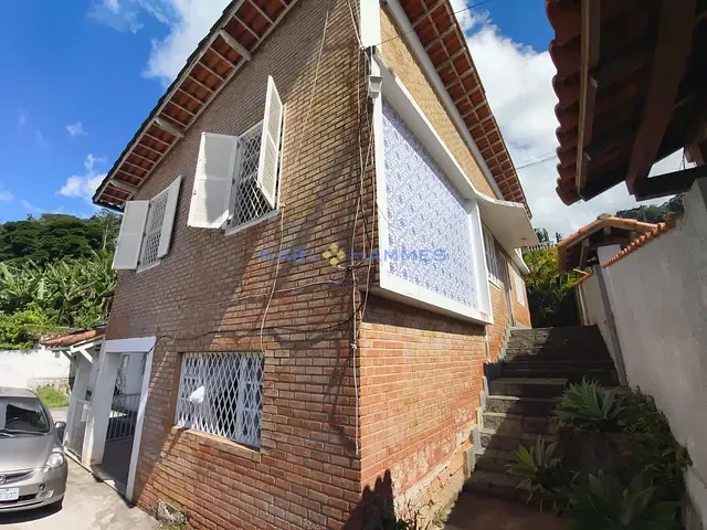 Casa 6 quartos e 4 banheiros, à venda, no bairro Coronel Veiga em Petrópolis