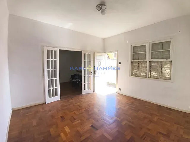 Casa 6 quartos e 4 banheiros, à venda, no bairro Coronel Veiga em Petrópolis