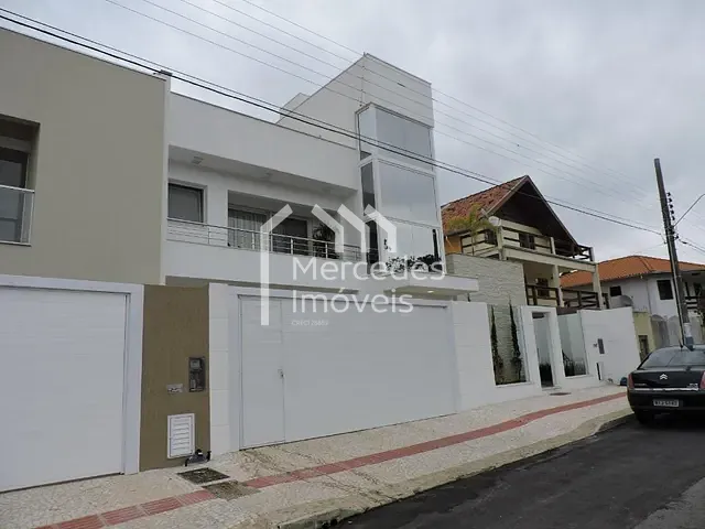 Casa com 360m² 5 quartos e 6 banheiros, à venda, no bairro Praia dos Amores em Balneário Camboriú