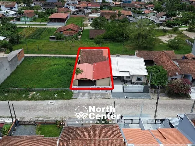 Casa com 234m² 3 quartos e 3 banheiros, à venda, no bairro Costeira em Balneário Barra do Sul