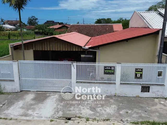 Casa com 234m² 3 quartos e 3 banheiros, à venda, no bairro Costeira em Balneário Barra do Sul