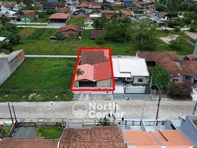 Casa com 234m² 3 quartos e 3 banheiros, à venda, no bairro Costeira em Balneário Barra do Sul