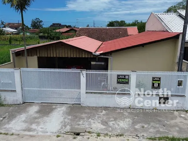 Casa com 234m² 3 quartos e 3 banheiros, à venda, no bairro Costeira em Balneário Barra do Sul