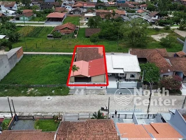 Casa com 234m² 3 quartos e 3 banheiros, à venda, no bairro Costeira em Balneário Barra do Sul