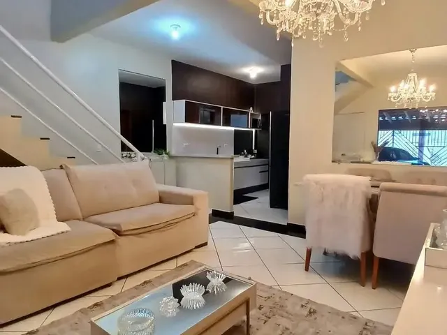 Casa com 10m² 3 quartos e 2 banheiros, para alugar, no bairro Interlagos em Londrina