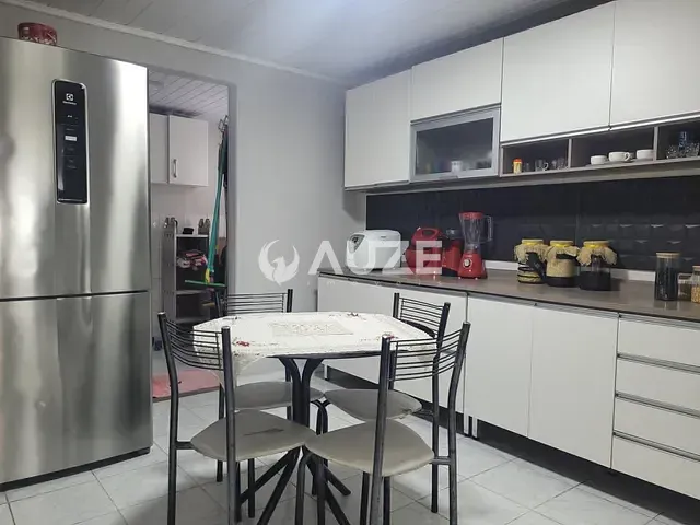 Casa com 120m² 3 quartos e 2 banheiros, à venda, no bairro Xaxim em Curitiba