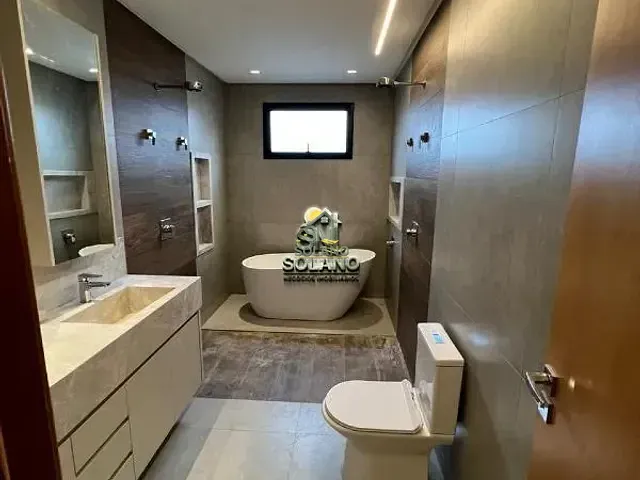 Casa com 290m² 4 quartos e 6 banheiros, à venda, no bairro Jardins Madri em Goiânia