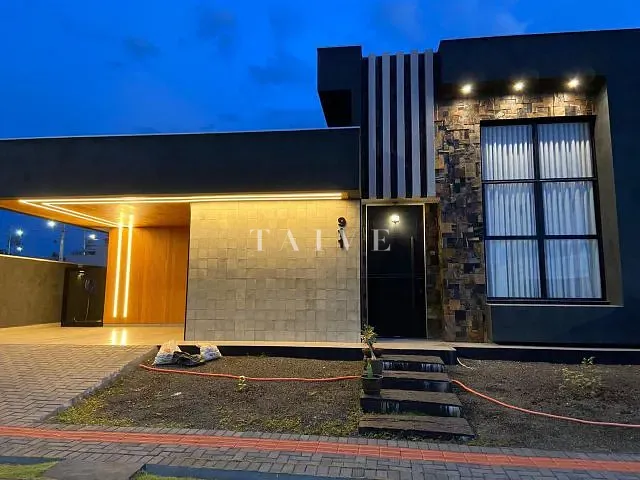 Casa 2 quartos e 2 banheiros, à venda, no bairro Marumbi em Londrina