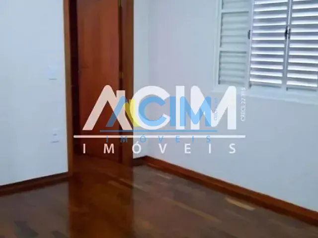 Casa com 254m², à venda, no bairro Centro em Jaguariúna