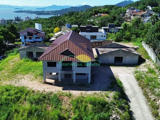 Casa com 3662m² 4 quartos e 6 banheiros, à venda, no bairro João Paulo em Florianópolis