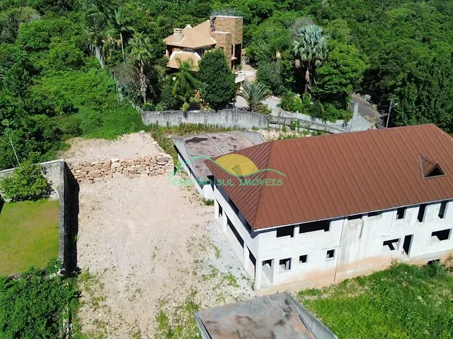 Casa com 3662m² 4 quartos e 6 banheiros, à venda, no bairro João Paulo em Florianópolis