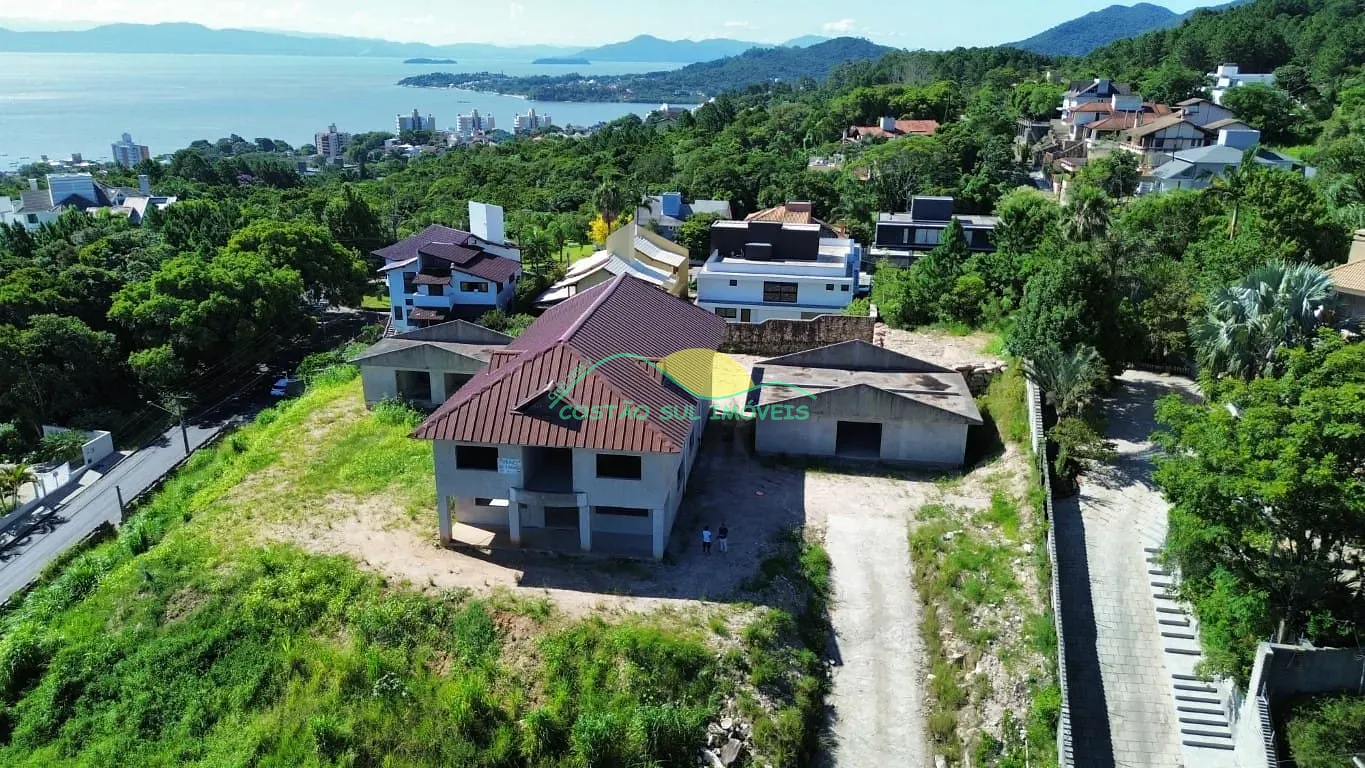 Casa, 4 quartos, 1800 m² - Foto 1