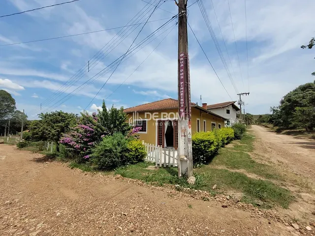 Casa com 300m² 3 quartos e 2 banheiros, à venda, no bairro CLUBE UVA em Andradas