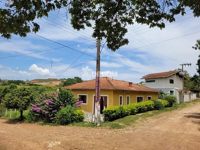 Casa com 300m² 3 quartos e 2 banheiros, à venda, no bairro CLUBE UVA em Andradas