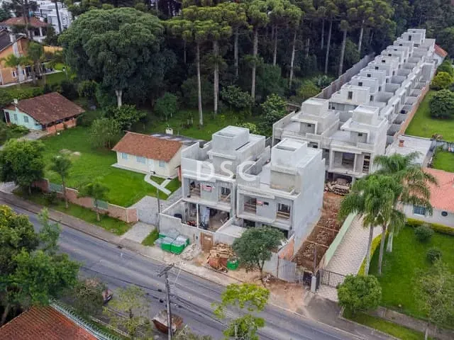 Casa com 179m² 4 quartos e 4 banheiros, à venda, no bairro Xaxim em Curitiba