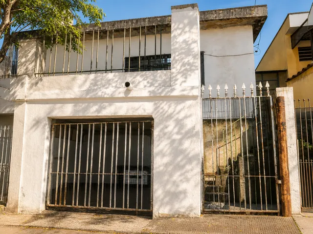 Casa com 208m², à venda, no bairro Vila Nivi em São Paulo