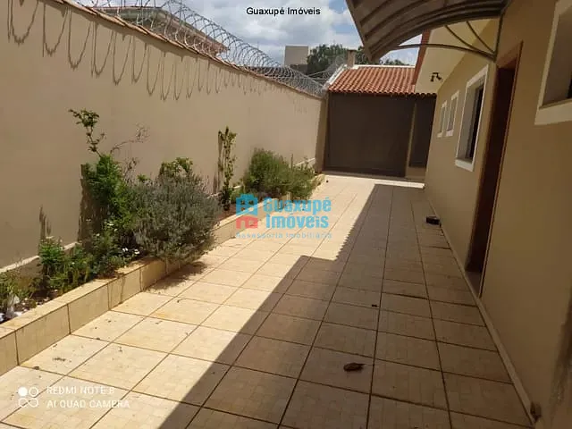 Casa com 300m², à venda, no bairro NOVA FLORESTA em GUAXUPÉ