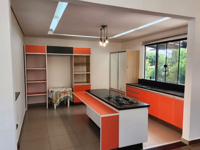 Casa com 2000m² 3 quartos e 5 banheiros, à venda, no bairro Estância Cabral em Cambé
